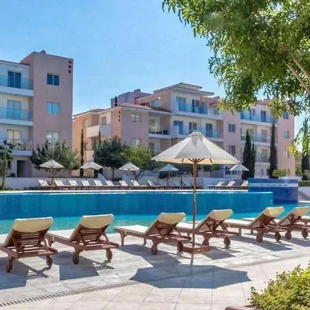 Elysia Park Rose 3 Bedroom * פאפוס
