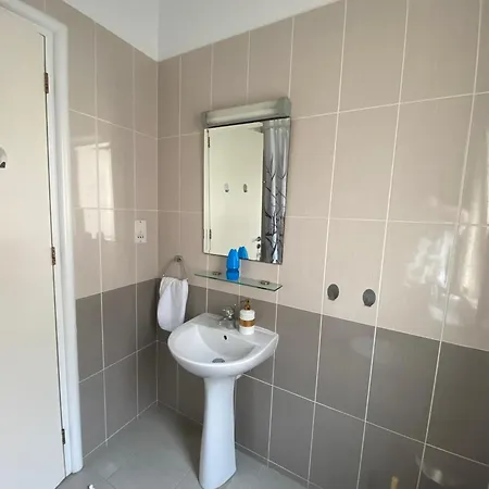Elysia Park Rose 3 Bedroom פאפוס